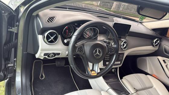 MERCEDES-BENZ GLA 200 1.6 CGI FLEX ADVANCE 7G-DCT